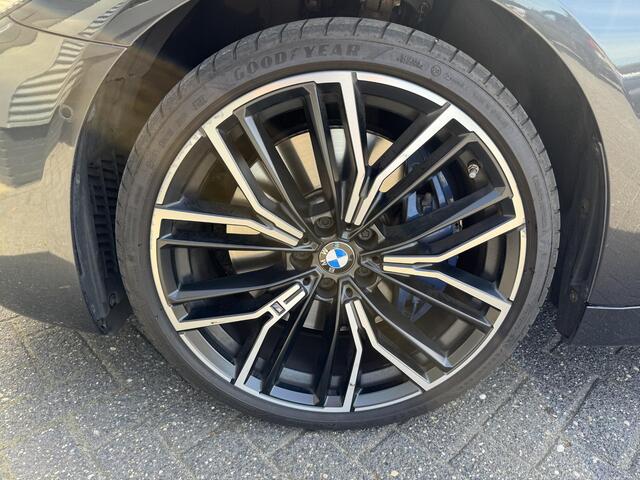 BMW 5-SERIE Touring 540d xDrive High Executive M-Sport | Panoramadak | Camera | Head-Up Display | 20 Inch Lichtmetalen Velgen |
