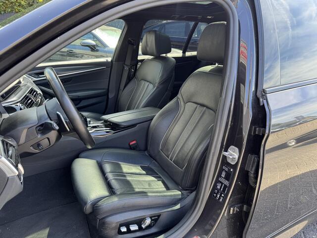 BMW 5-SERIE Touring 540d xDrive High Executive M-Sport | Panoramadak | Camera | Head-Up Display | 20 Inch Lichtmetalen Velgen |