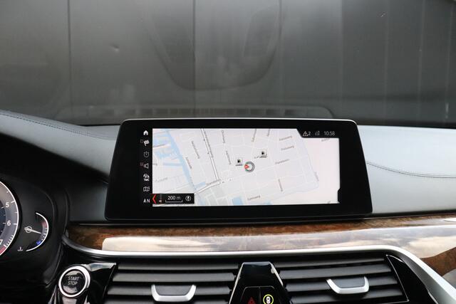 BMW 5-SERIE Touring 530i High Executive | LEDER | MEMORY | STOELVERW. | HEAD-UP | TREKHAAK | CAMERA | NAVI | CRUISE |