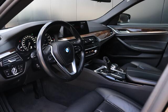 BMW 5-SERIE Touring 530i High Executive | LEDER | MEMORY | STOELVERW. | HEAD-UP | TREKHAAK | CAMERA | NAVI | CRUISE |