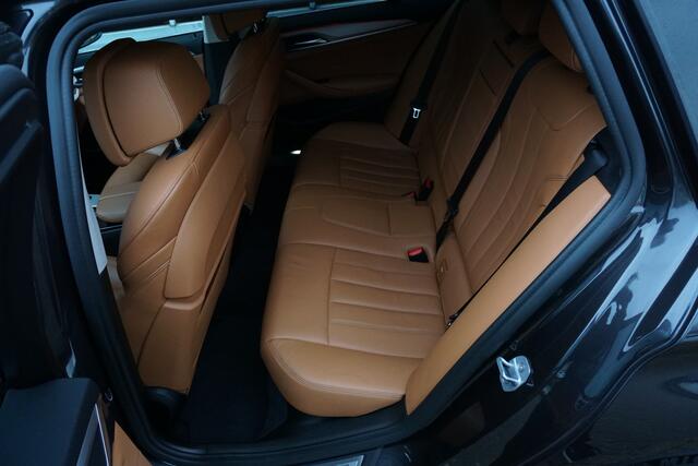 BMW 5-SERIE Touring 520d High Executive Wegkl. Trekhaak | 360 Camera * All in prijs *