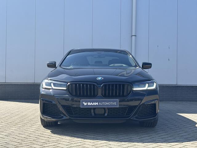BMW 5-SERIE 530e xDrive M-Sport Pro | M-stoelen | Harman/Kardon | Schuifdak | Adaptive |