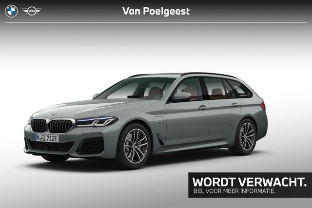 BMW 5-SERIE Touring 530e xDrive High Executive M-Sport Stuurwielrand Verwarming / Stoelverwarming voor & Achter / Adaptief Onderstel / Comfort Acces / Driving Assistant Prof / Laser Light / Head Up Display / Hifi