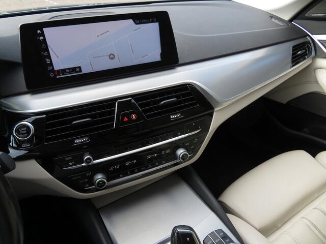 BMW 5-SERIE Touring 520d High Executive Sport-Line Airco Cr-control CarPlay Trekh