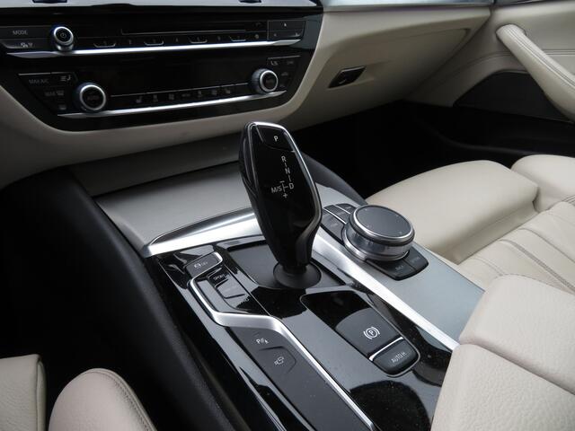 BMW 5-SERIE Touring 520d High Executive Sport-Line Airco Cr-control CarPlay Trekh