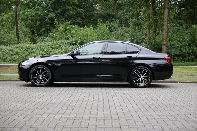 BMW 5-SERIE 520i Luxury Edition NL auto, Afn trekhaak, Comfortstoelen memory, Navi Pro, Achteruitrijcamera, Automatische Airco, Stoelverwarming, etc.