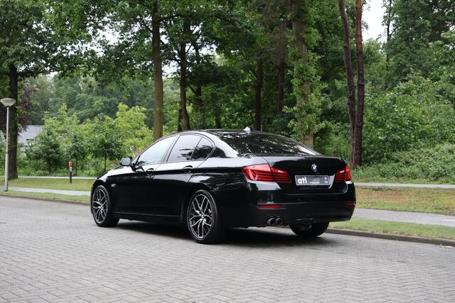 BMW 5-SERIE 520i Luxury Edition NL auto, Afn trekhaak, Comfortstoelen memory, Navi Pro, Achteruitrijcamera, Automatische Airco, Stoelverwarming, etc.