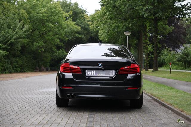 BMW 5-SERIE 520i Luxury Edition NL auto, Afn trekhaak, Comfortstoelen memory, Navi Pro, Achteruitrijcamera, Automatische Airco, Stoelverwarming, etc.