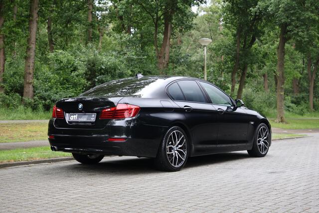 BMW 5-SERIE 520i Luxury Edition NL auto, Afn trekhaak, Comfortstoelen memory, Navi Pro, Achteruitrijcamera, Automatische Airco, Stoelverwarming, etc.