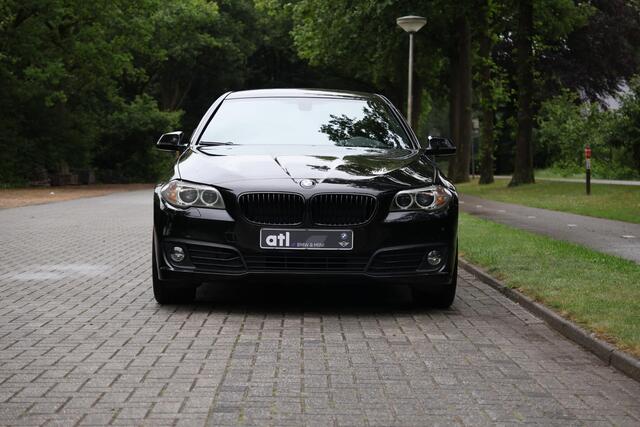 BMW 5-SERIE 520i Luxury Edition NL auto, Afn trekhaak, Comfortstoelen memory, Navi Pro, Achteruitrijcamera, Automatische Airco, Stoelverwarming, etc.