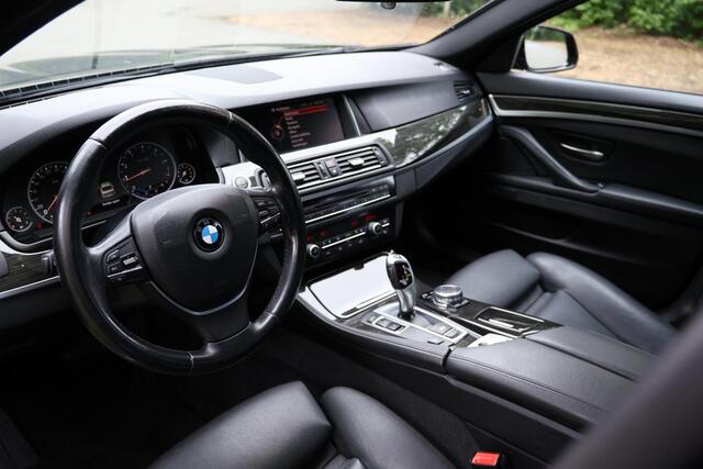 BMW 5-SERIE 520i Luxury Edition NL auto, Afn trekhaak, Comfortstoelen memory, Navi Pro, Achteruitrijcamera, Automatische Airco, Stoelverwarming, etc.