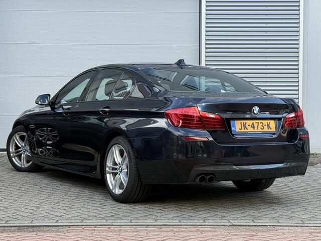 BMW 5-SERIE 520i M Sport Edition High Executive | M Sport | Origineel NL | Navi | Trekhaak | Carbon schwarz