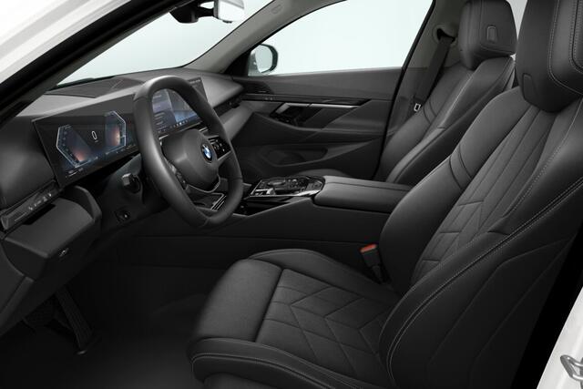 BMW 5-SERIE Touring 520i | Comfort Pack | Stuurwielrand verwarmd | Trekhaak | Driving Assistant Plus