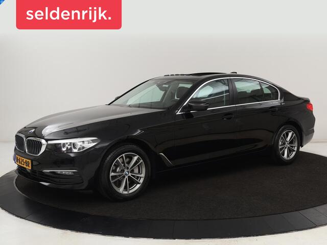 BMW 5-SERIE 530e iPerformance High Executive | Panoramadak | Automaat | Carplay | Navigatie | Leder | Stoelverwarming | Stoelventilatie | Sfeerverlichting | LED | PHEV | LMV 17 inch | Camera | Adaptive cruise |