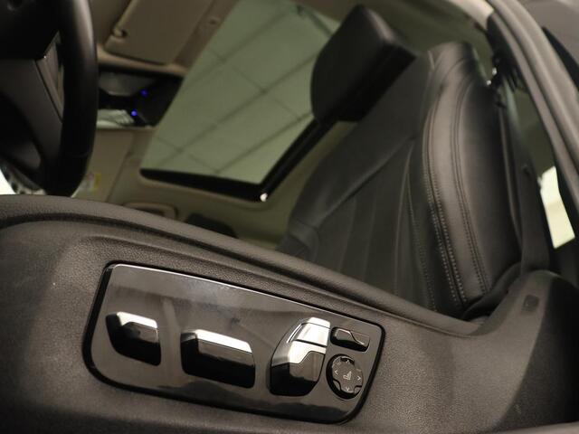 BMW 5-SERIE 530e iPerformance High Executive | Panoramadak | Automaat | Carplay | Navigatie | Leder | Stoelverwarming | Stoelventilatie | Sfeerverlichting | LED | PHEV | LMV 17 inch | Camera | Adaptive cruise |