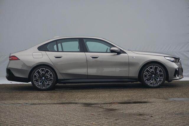 BMW 5-SERIE Sedan 520i | M Sportpakket | Equipment Pack Professional | Travel Pack | Comfort Pack - Hi Five