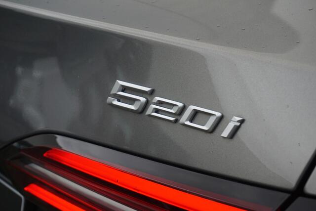 BMW 5-SERIE Sedan 520i | M Sportpakket | Equipment Pack Professional | Travel Pack | Comfort Pack - Hi Five