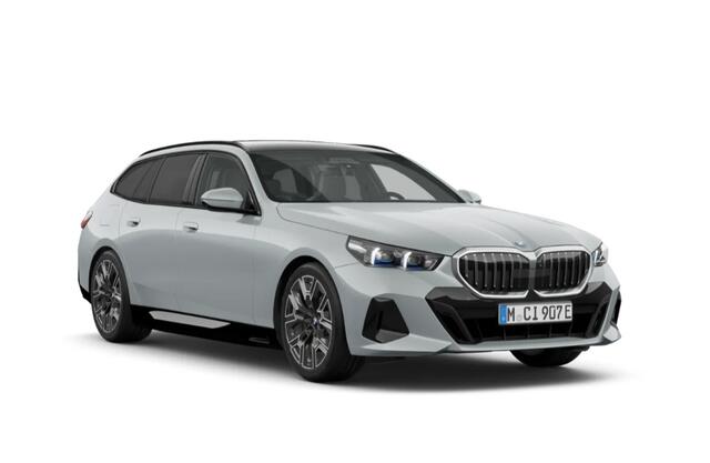 BMW 5-SERIE Touring 520i M-Sport Pano Trekh ACC 360 H/K HUD 21inch Stoelventilatie