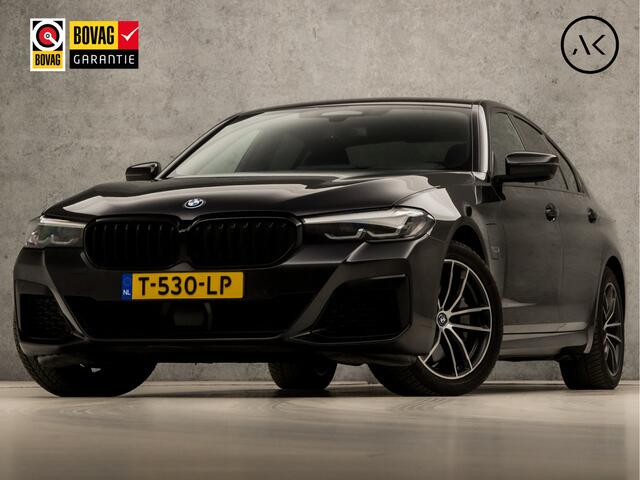 BMW 5-SERIE 530e xDrive M Sport 294Pk Automaat (APPLE CARPLAY, M PAKKET, ADAPTIVE CRUISE, GETINT GLAS, SFEERVERLICHTING, STUUR/STOELVERWARMING, SPORTSTOELEN, LEDER, TREKHAAK, CAMERA, NIEUWSTAAT)
