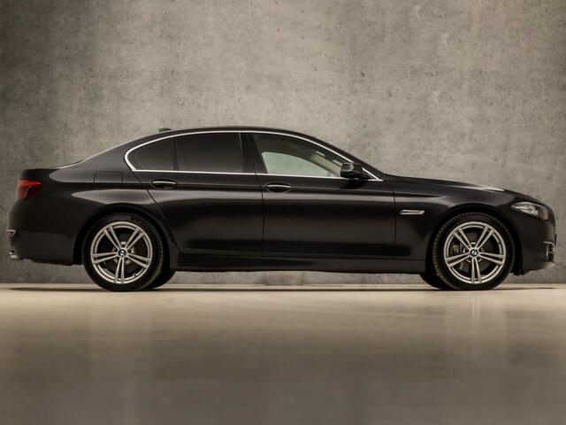 BMW 5-SERIE 535i High Executive 306Pk Automaat (VIRTUAL COCKPIT, 6 CILINDER, GROOT NAVI, GETINT GLAS, MEMORY SEATS, LEDER, STOELVERWARMING, CAMERA, HARMAN/KARDON, XENON, NIEUWE APK, NIEUWSTAAT)