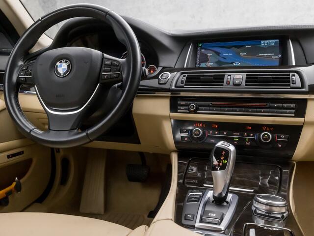 BMW 5-SERIE 535i High Executive 306Pk Automaat (VIRTUAL COCKPIT, 6 CILINDER, GROOT NAVI, GETINT GLAS, MEMORY SEATS, LEDER, STOELVERWARMING, CAMERA, HARMAN/KARDON, XENON, NIEUWE APK, NIEUWSTAAT)