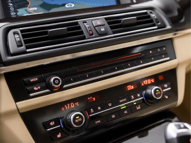 BMW 5-SERIE 535i High Executive 306Pk Automaat (VIRTUAL COCKPIT, 6 CILINDER, GROOT NAVI, GETINT GLAS, MEMORY SEATS, LEDER, STOELVERWARMING, CAMERA, HARMAN/KARDON, XENON, NIEUWE APK, NIEUWSTAAT)