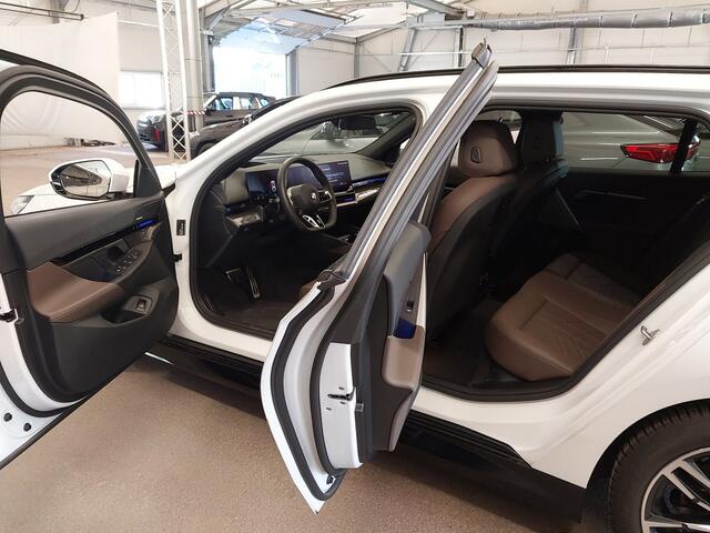 BMW 5-SERIE Touring 520i Touring | M-Sport | Trekhaak | Driving Assistant Plus | Harman Kardon | Standkachel |