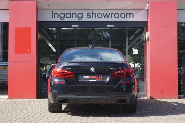 BMW 5-SERIE M550xd | HUD | ACC | Panorama | Softclose | Camera | Harman/Kardon |