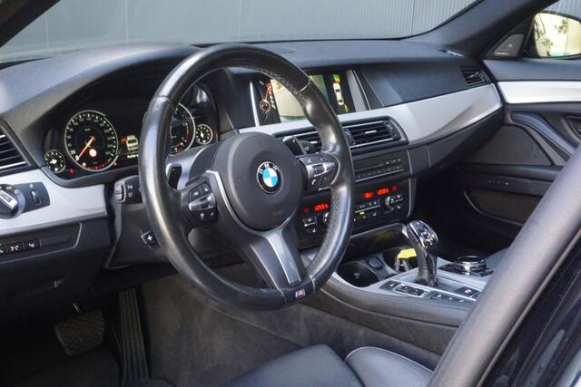 BMW 5-SERIE M550xd | HUD | ACC | Panorama | Softclose | Camera | Harman/Kardon |