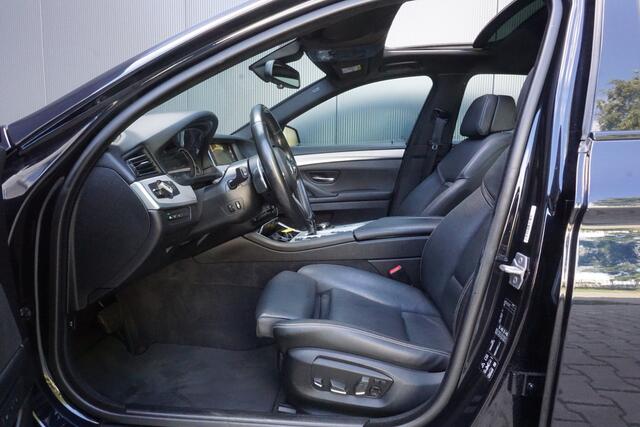 BMW 5-SERIE M550xd | HUD | ACC | Panorama | Softclose | Camera | Harman/Kardon |