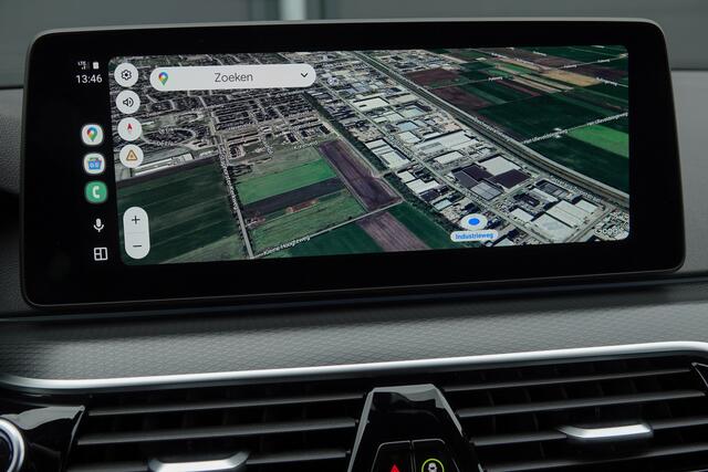 BMW 5-SERIE Touring 530e 292Pk Aut | Plug in Hybride | M-Sport | Panoramadak | Shadowline | Head-Up Display | Achteruitrijcamera | 19''