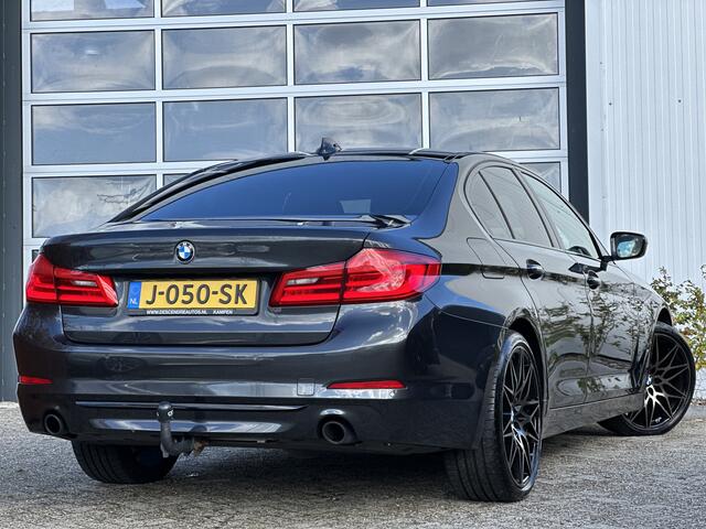 BMW 5-SERIE 530d High Executive 266pk | Apple Carplay/Android Auto | Cruise control adaptief met stop&go en stuurhulp | DAB | Harman/Kardon geluidsinstallatie | Head-up display | Lichtmetalen velgen 20" | Trekhaak | Prachtig Exemplaar!