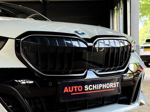 BMW 5-SERIE 530e xDrive M-Sport 299pk Pro-20 inch trekhaak pano key-less