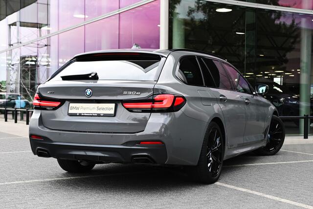 BMW 5-SERIE Touring 530e xDrive High Executive M Sport Automaat / Panoramadak / Trekhaak / Laserlight / Achteruitrijcamera / Head-Up / Stuurverwarming / Gesture Control