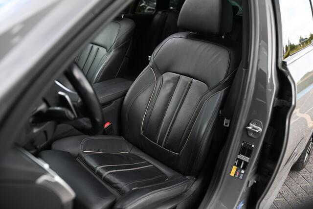 BMW 5-SERIE Touring 530e xDrive High Executive M Sport Automaat / Panoramadak / Trekhaak / Laserlight / Achteruitrijcamera / Head-Up / Stuurverwarming / Gesture Control