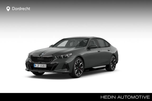 BMW 5-SERIE 550e xDrive | 21 Inch | M-Sportpakket Pro | Innovation Pack | Comfort Pack | Travel Pack | Panoramadak | Trekhaak