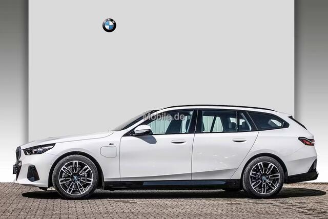 BMW 5-SERIE Touring 530e xDrive M-SPORT ** LED, NAVI+, LEDER, 19-inch LMV, ALARM, M-ONDERSTEL ** 1e EIG - UNFALLFREI ** ** INFORMEER OOK NAAR ONZE AANTREKKELIJKE FINANCIAL-LEASE TARIEVEN **