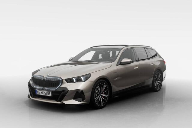 BMW 5-SERIE Touring 530e M Sport Edition | M Sport Pro | Innovation Pack | Travel Pack | Comfort Pack | Trekhaak