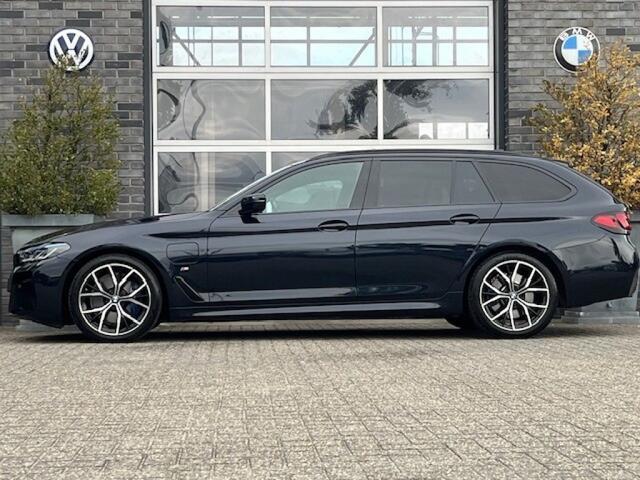 BMW 5-SERIE 530E TOURING M-SPORT - PANO - LASER - ADAPTIEF