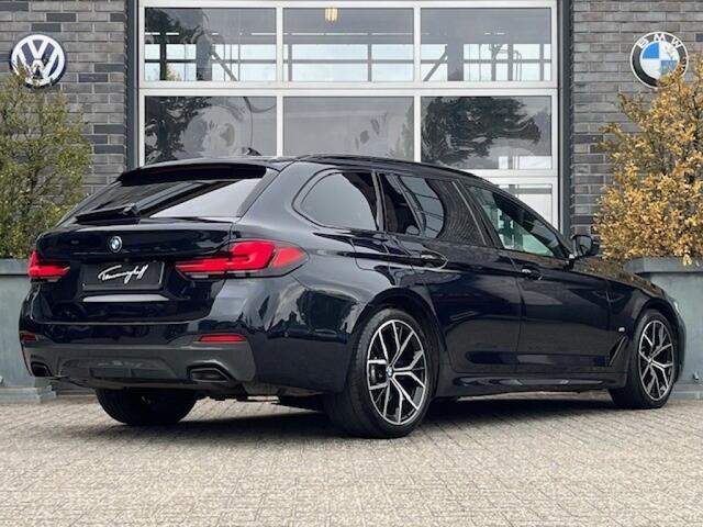 BMW 5-SERIE 530E TOURING M-SPORT - PANO - LASER - ADAPTIEF