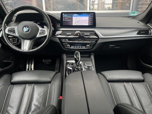 BMW 5-SERIE 530E TOURING M-SPORT - PANO - LASER - ADAPTIEF