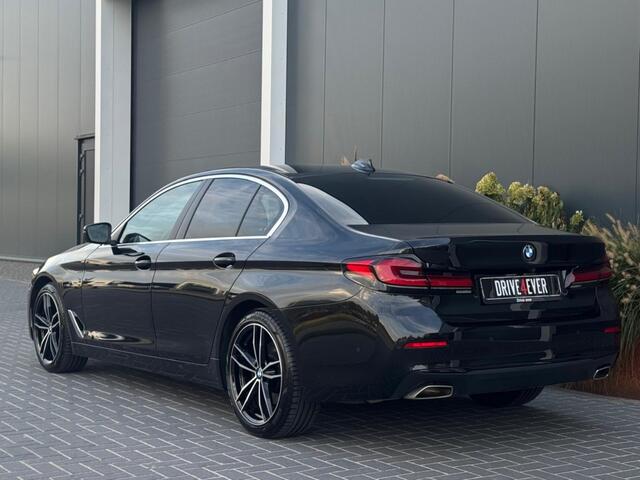BMW 5-SERIE 520i High Exe m2021 FULL SCHUIFDAK NAVI CAMERA SPORTVELGEN