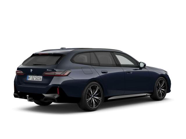 BMW 5-SERIE Touring 520i M Sportpakket Pro | Innovation Pack | Travel Pack | High Executive | Iconic Glow | Harman Kardon | Panoramadak | Trekhaak