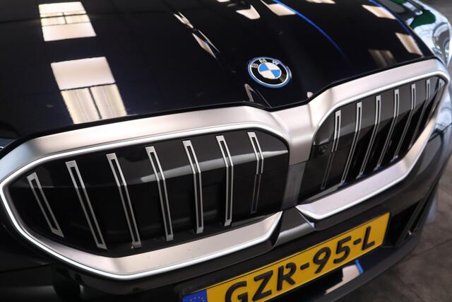 BMW 5-SERIE 530e M Sport Edition Panoramadak Head-up Harman/Kardon