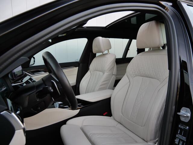BMW 5-SERIE Touring 520i 184pk High Executive Edition Automaat M-Sport / Leder / Schuifdak / Camera