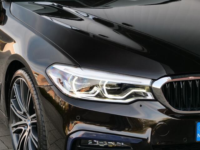 BMW 5-SERIE Touring 520i 184pk High Executive Edition Automaat M-Sport / Leder / Schuifdak / Camera