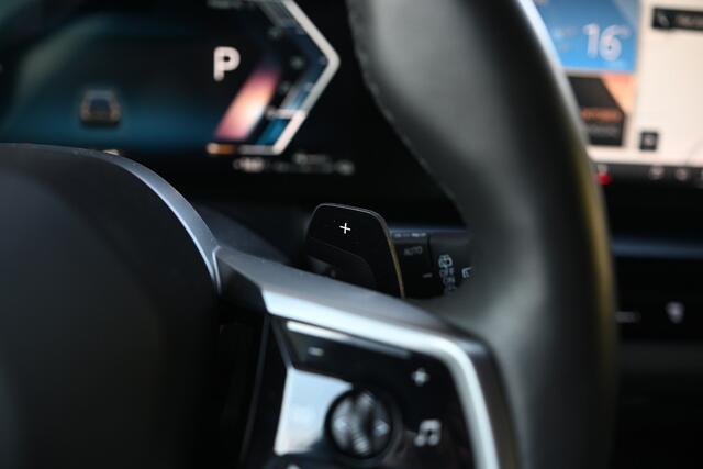BMW 5-SERIE Touring 530e M Sport Automaat / Trekhaak / Active Cruise Control / Achteruitrijcamera / M Sport onderstel / Comfort Access / Adaptieve LED