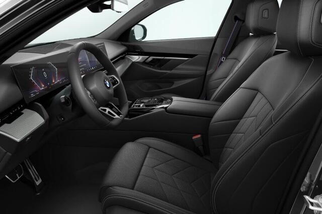 BMW 5-SERIE Sedan 520i | M Sport | Trekhaak