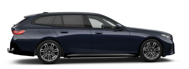 BMW 5-SERIE Touring 520i M Sport - Trekhaak - Parking/Driving Assistant - Head up - Elektrisch verstelbare/verwarmde stoelen - Stoelventilatie - Standkachel - Comfort Access - Getinte Ruiten - Stuurwielrandverwarming -