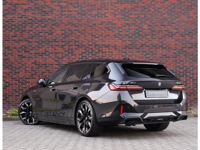 BMW 5-SERIE Touring 550e xDrive | M Sport Pro - Pano - Trekhaak - HUD